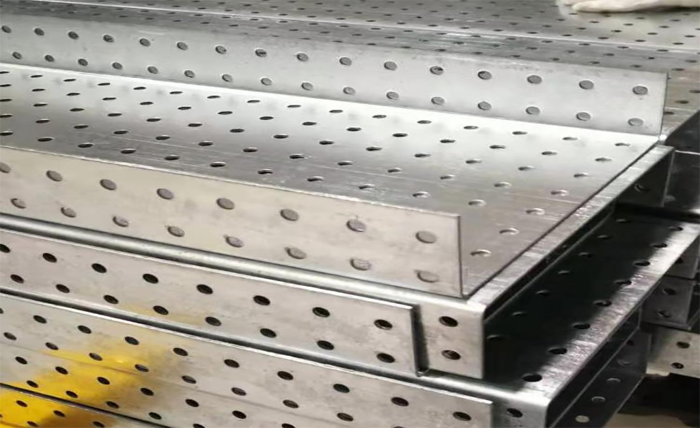 過梁橋架型材滾壓冷彎成型機